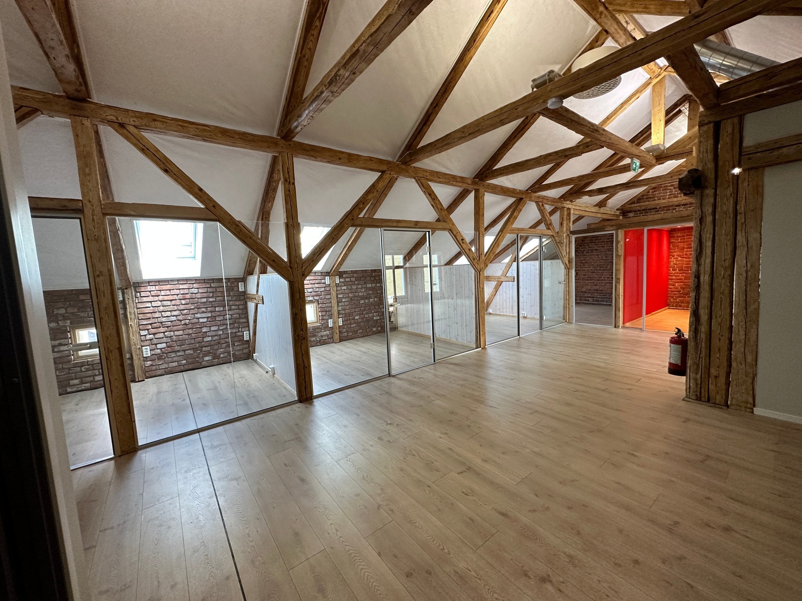 Fellesområde med 4 adskilte kontorer mot Gågata. Galleribilde