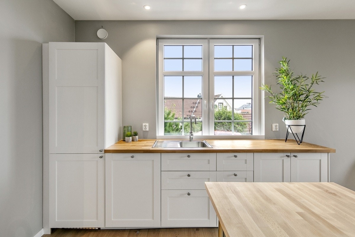 Kjøkkenet er lyst og delikat Galleribilde