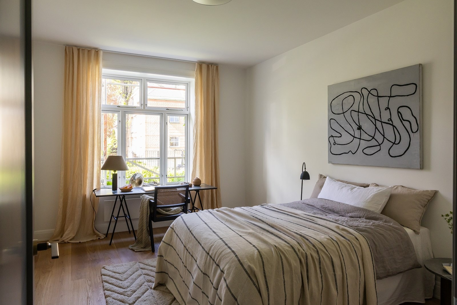 Det er totalt 3 soverom i leiligheten (2 av 3) vender ut mot rolige Eckersbergs gate Galleribilde