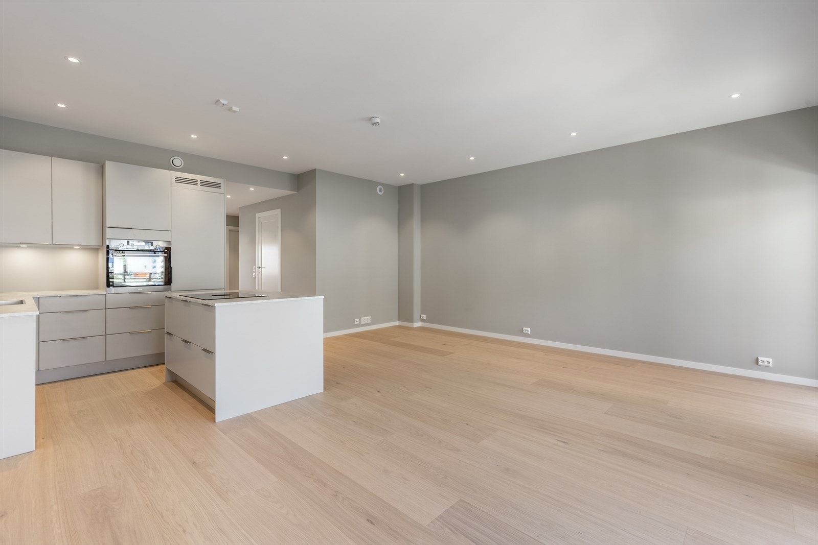 Kjøkken med plass til spisebord Galleribilde