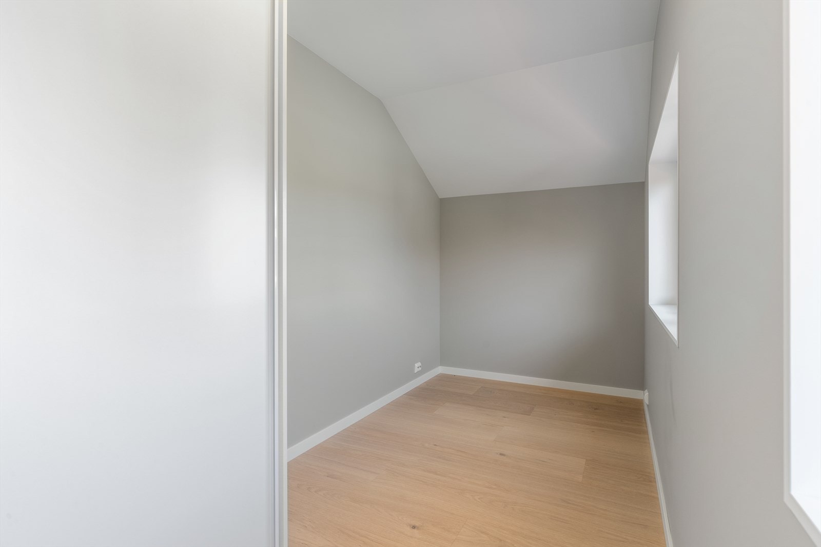 Soverom 3 har skyvedørsgarderobe Galleribilde