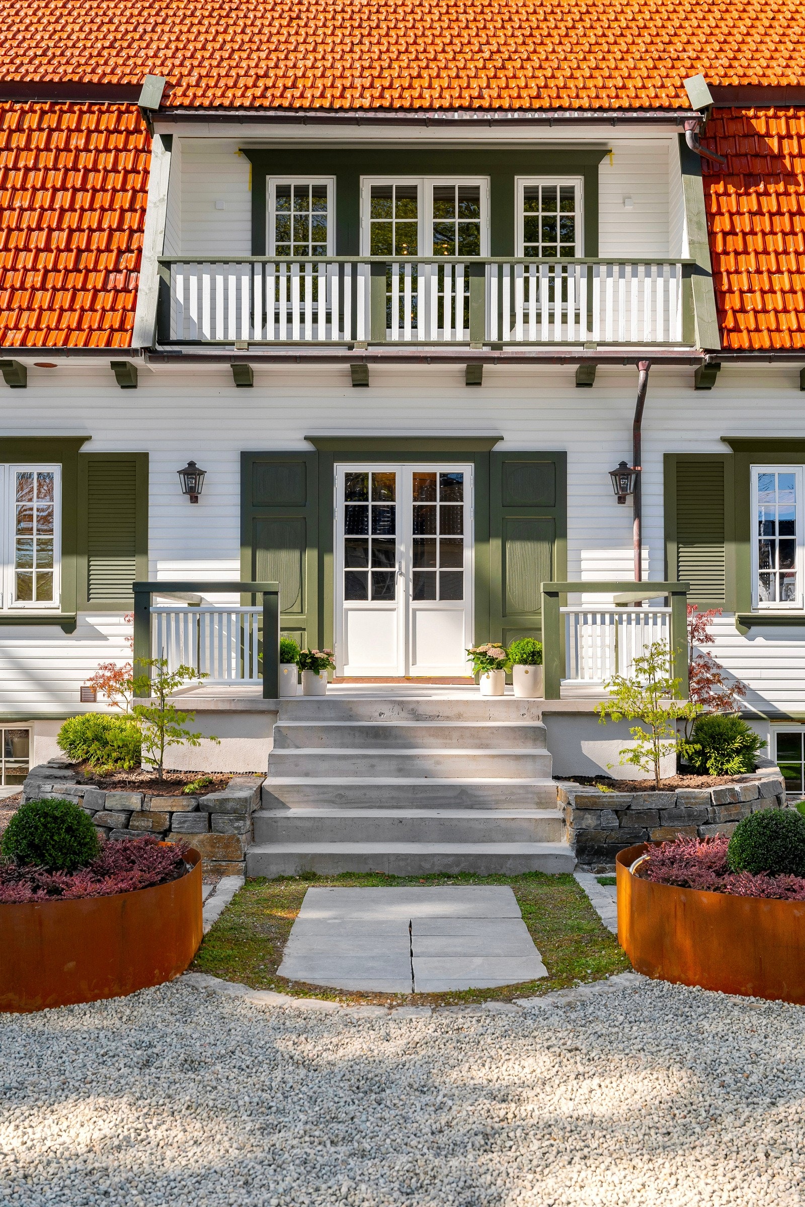 Bygget imponerte stort og ble omtalt i Stavanger Aftenblad i 1916, med svært rosende ord. Galleribilde