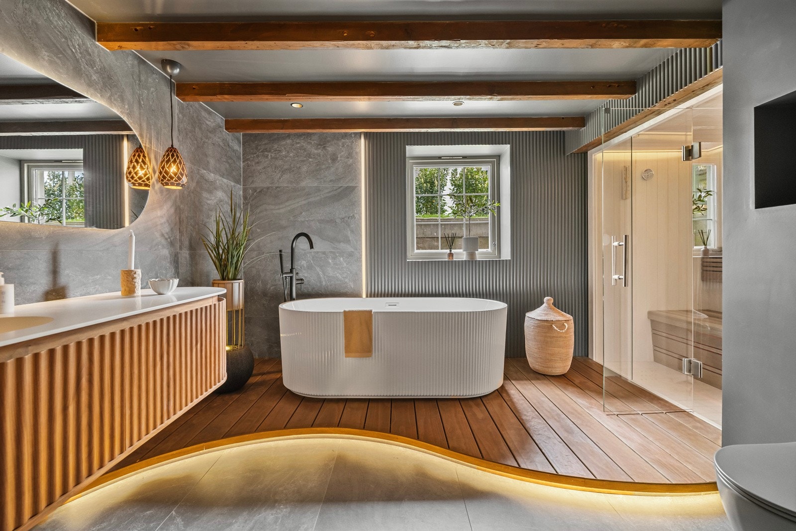 Spabadet i kjelleren er stort og luksuriøst innredet med en lun stemning. Galleribilde