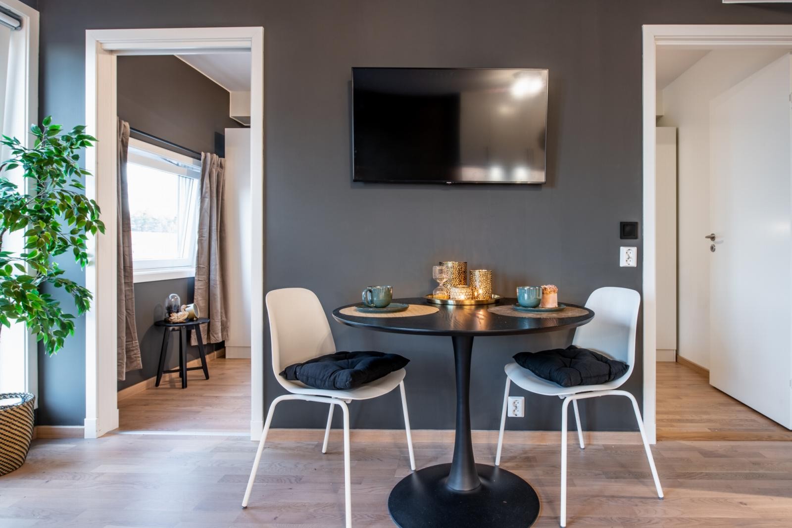 Illustrasjonsbilde fra tilsvarende leilighet. Leiligheten til salgs har hvite vegger Galleribilde