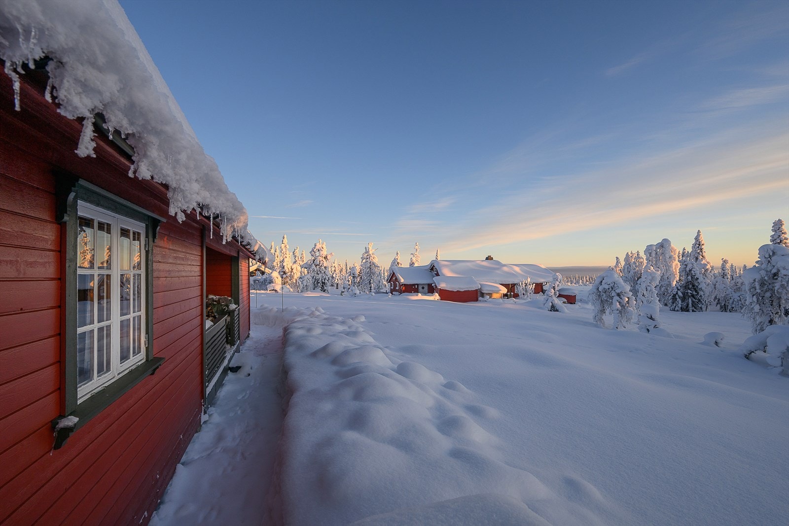 Åpent og fint fjellterreng. Perfekt utgangspunkt for turer sommer som vinter. Galleribilde