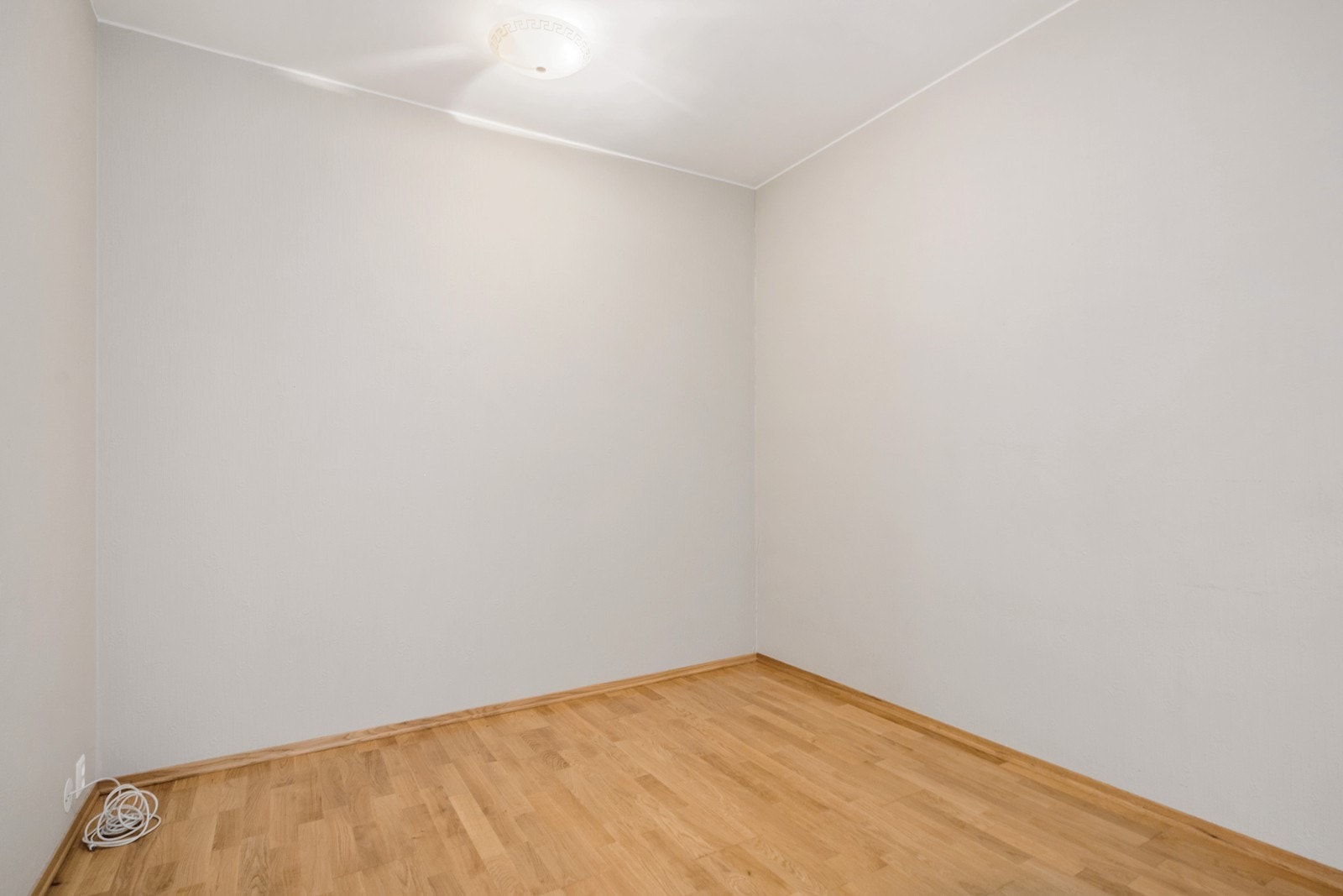 Gode lagringsmuligheter i stort omkledningsrom. Galleribilde