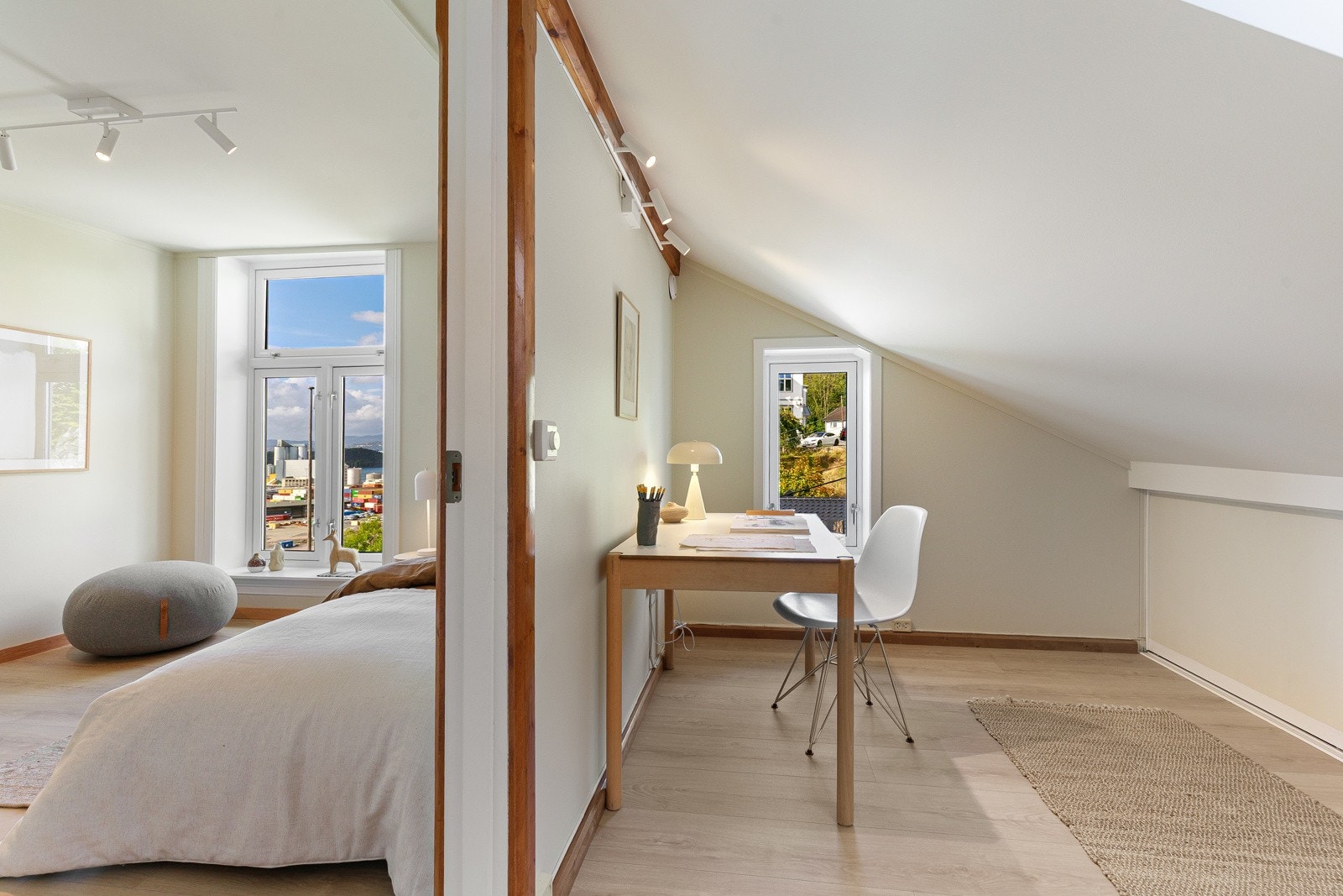 Soverom med omkledningsrom/kontor Galleribilde