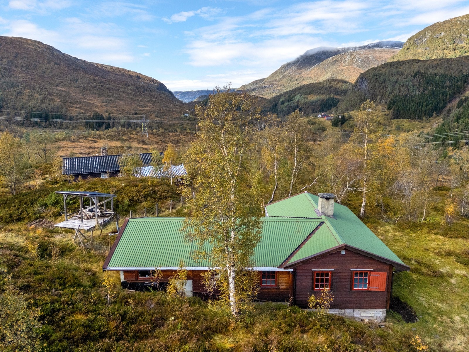 Hytten ligger meget fint til på Brekke i Bergsdalen. Galleribilde