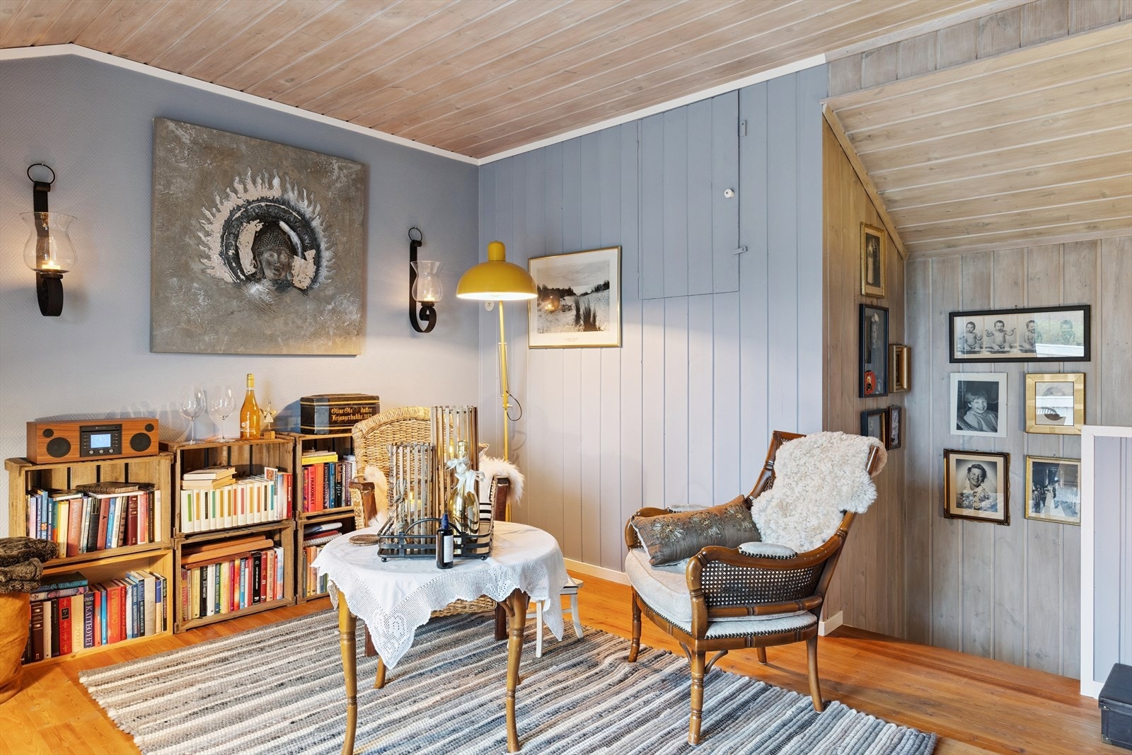 I 3 etasje finner du en lys og trivelig stue - perfekt som ekstra oppholdsrom eller koselig TV-krok. Galleribilde