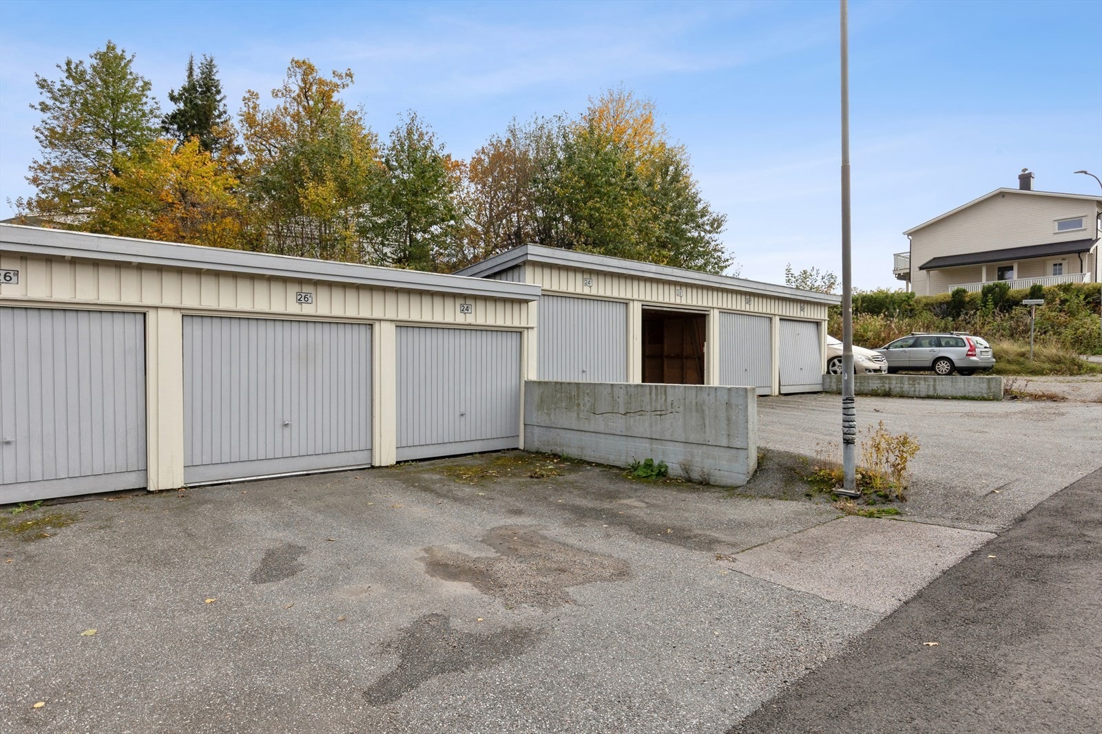 Parkering i egen garasje - med mulighet for å installere ladeboks til elbil. Galleribilde