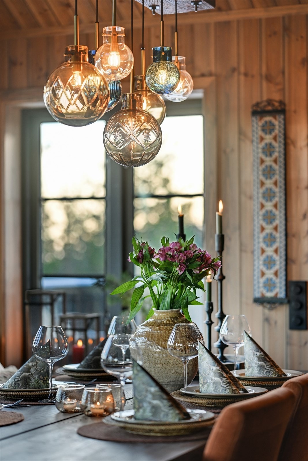 Hytta er utformet med lekre detaljer og har et gjennomtenkt materialvalg. Galleribilde