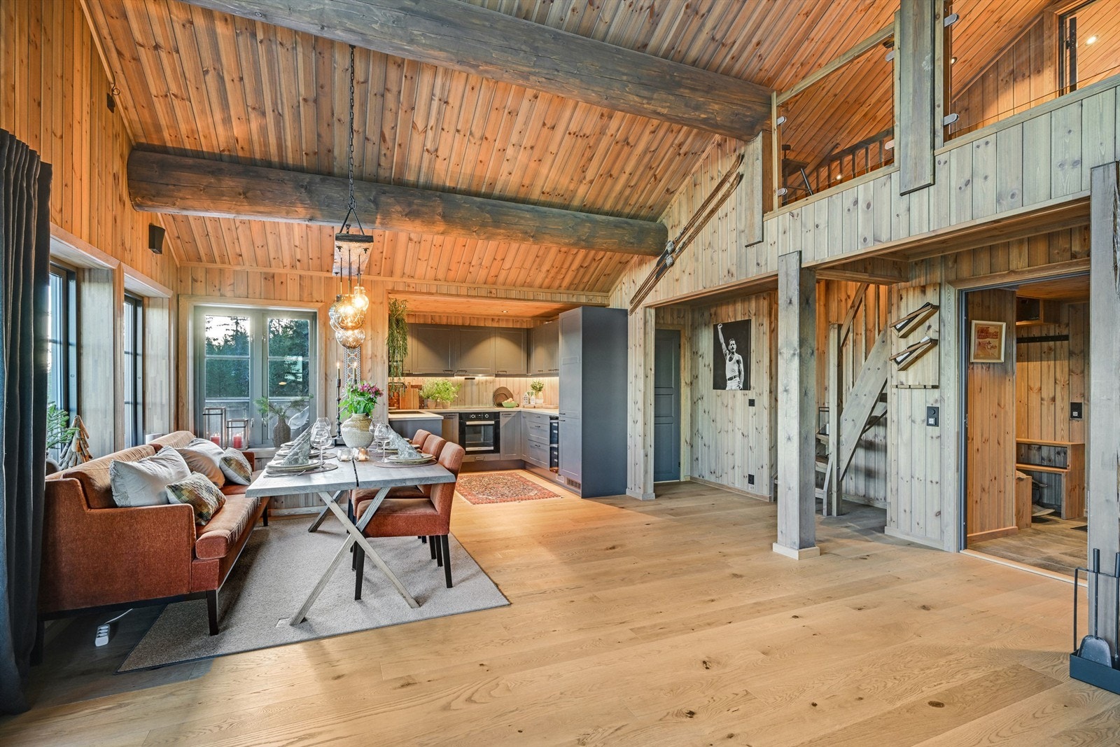 Det er en åpen løsning til kjøkkenet. Galleribilde