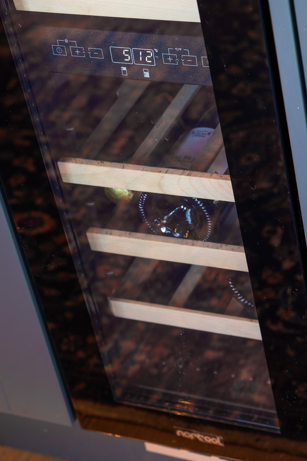 Vinskap. Galleribilde