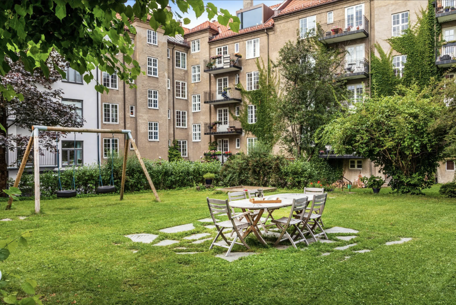 Og bare se hvor fint det er på sommeren. Det ryktes at den er rett rundt hjørnet. Galleribilde