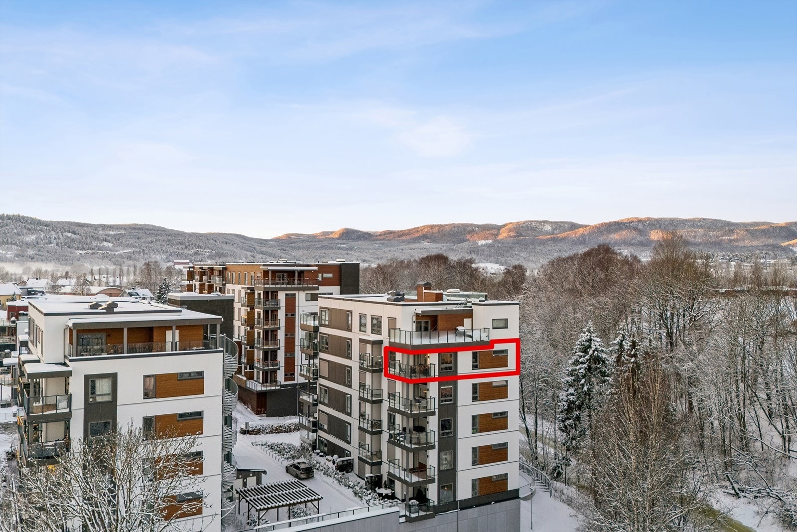 Velkommen til Wingejordet 15 og denne flotte hjørneleiligheten i 5 etasje! Galleribilde