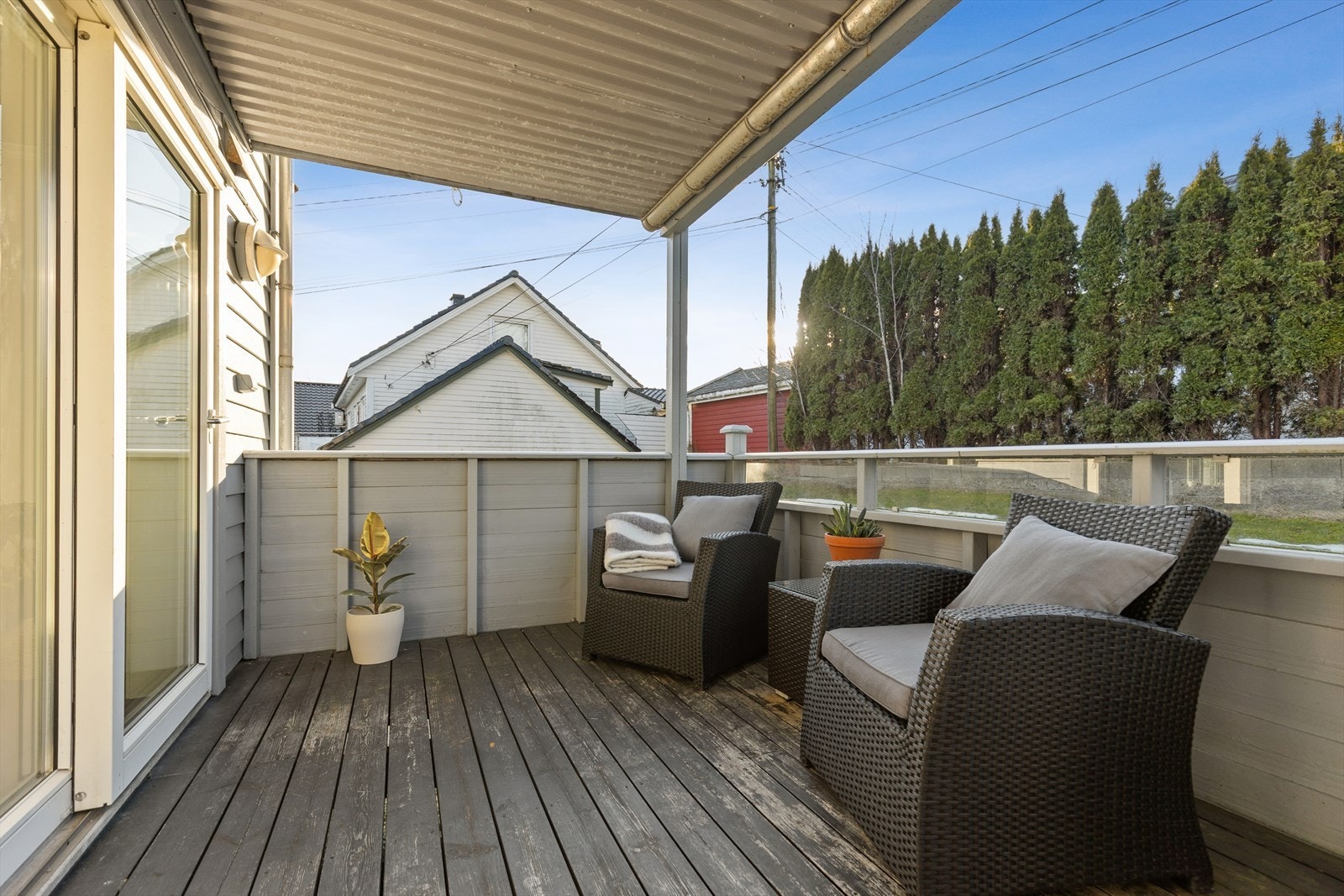 Terrassen er overbygget, og er også et fint sted å sitte på regnværsdager. Galleribilde