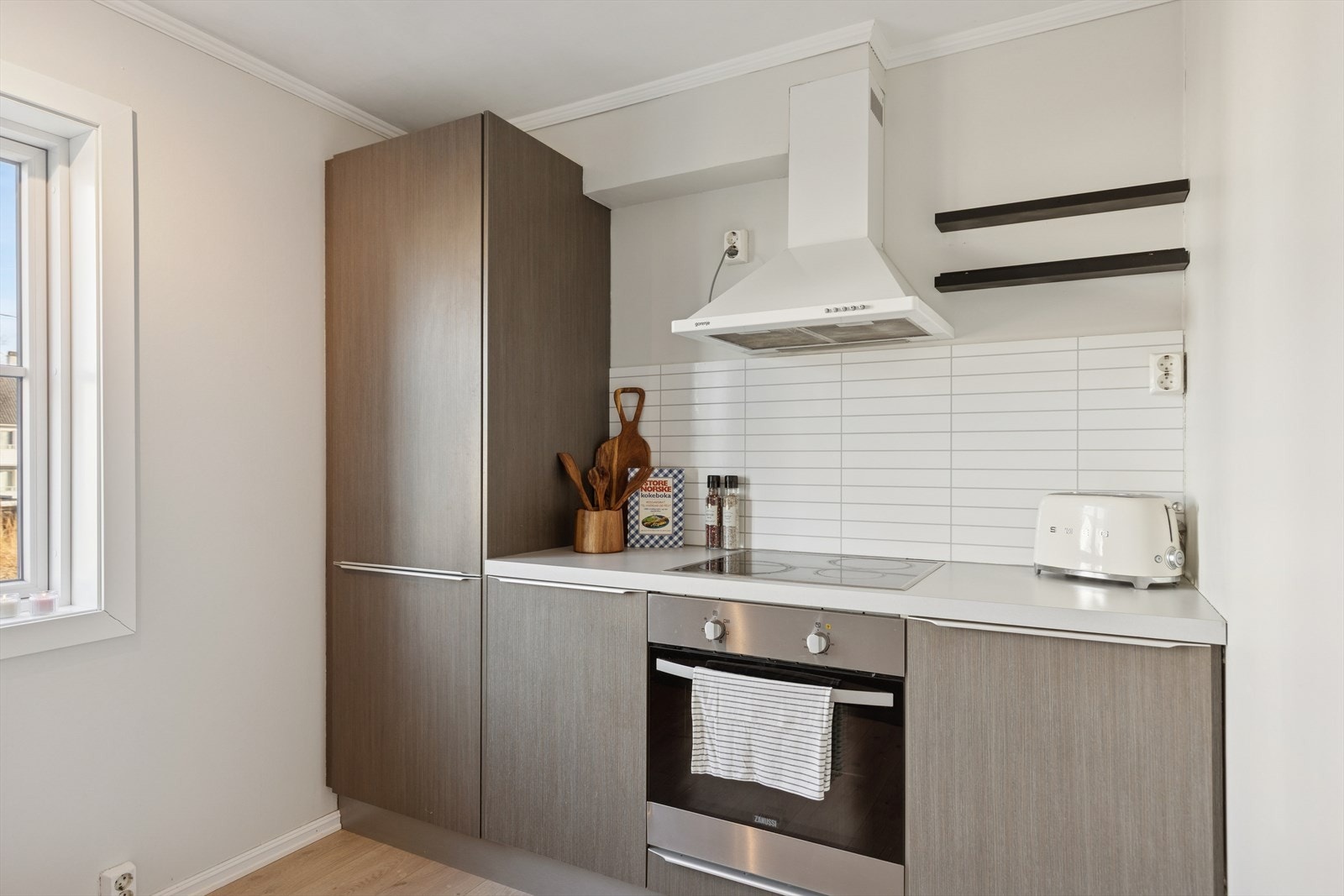 Kjøkkenventilator med avtrekk ut. Galleribilde