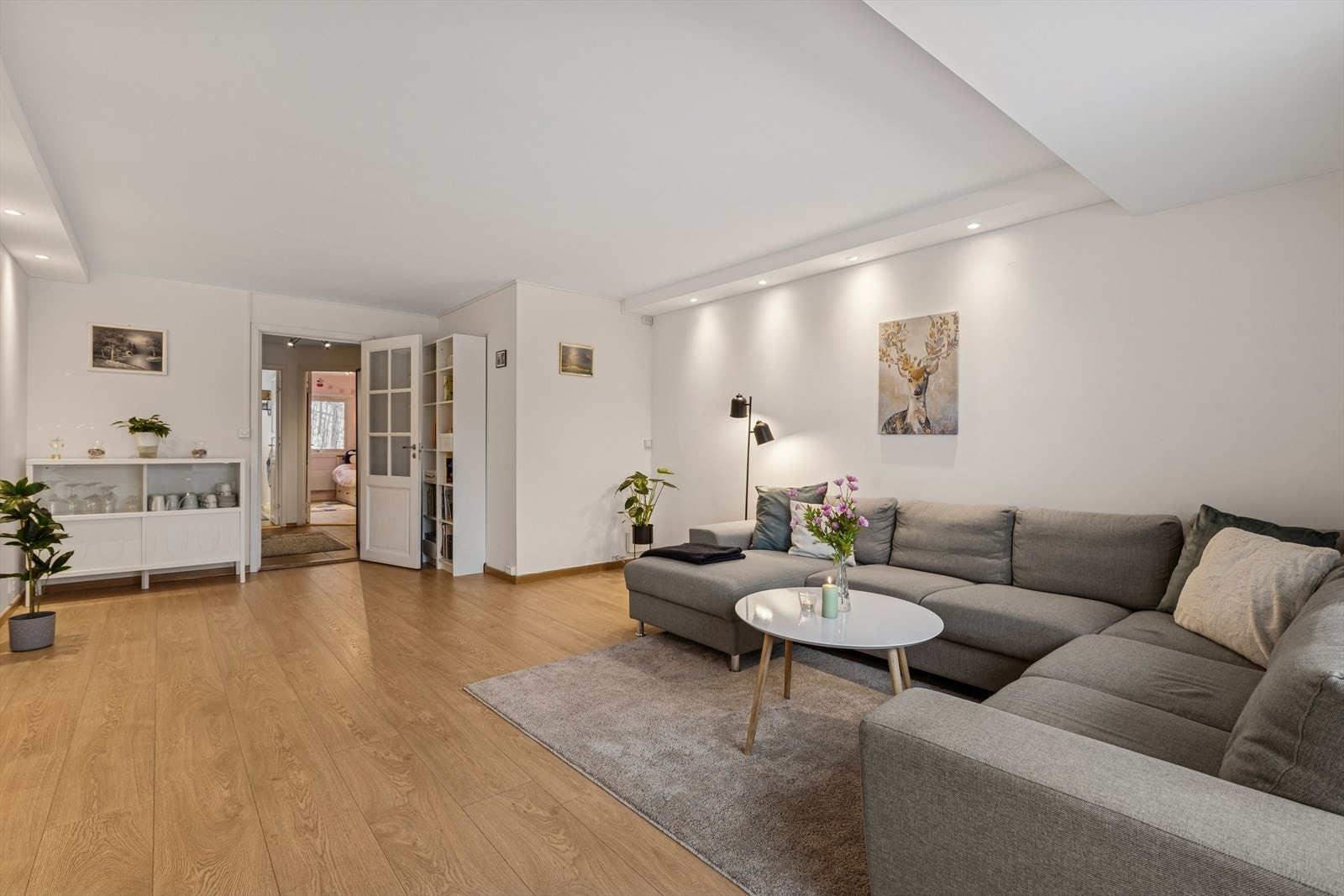 Vil du ha spisestuemøbler her, er det greit med plass til det og. Galleribilde