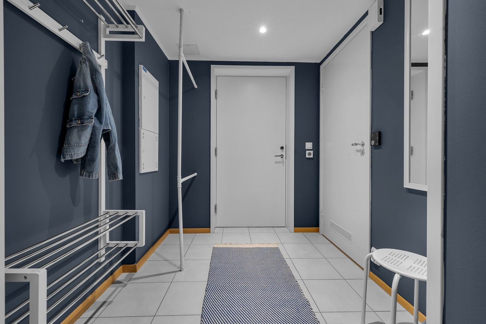 Entrè med fliser og gulvvarme Galleribilde