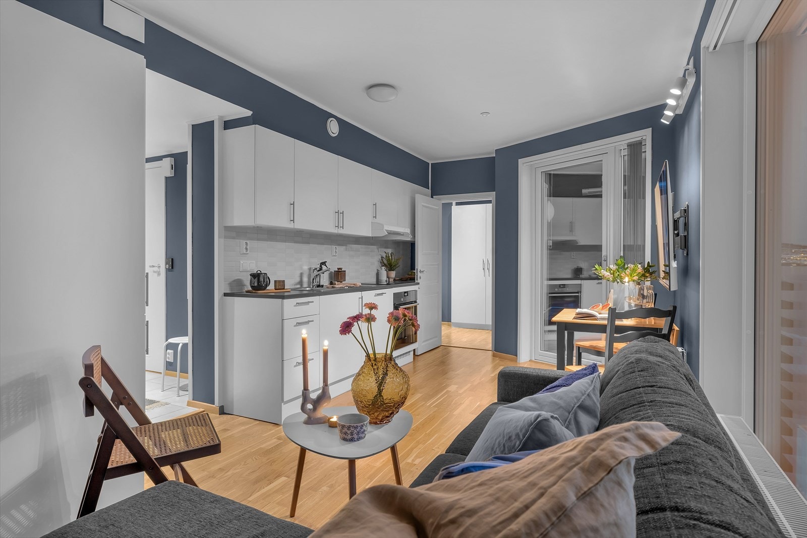 Kjøkkenet har integrerte hvitevarer Galleribilde