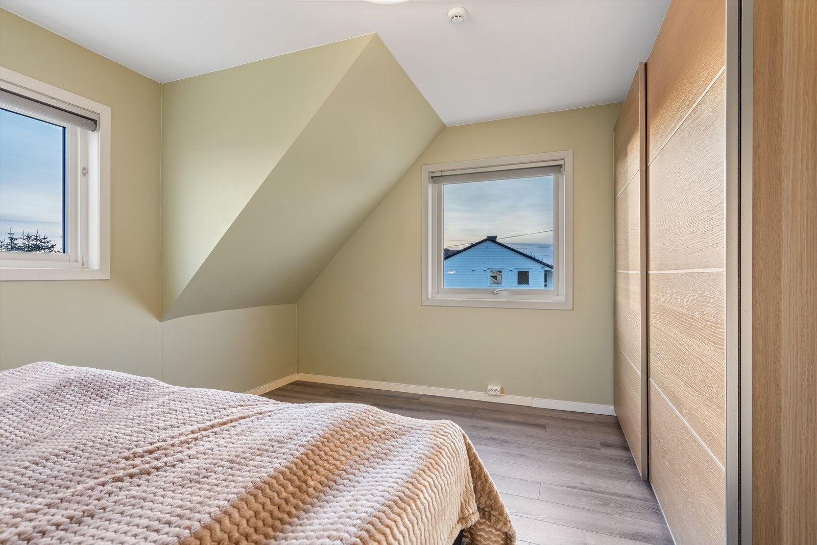 God garderobe på soverommet Galleribilde