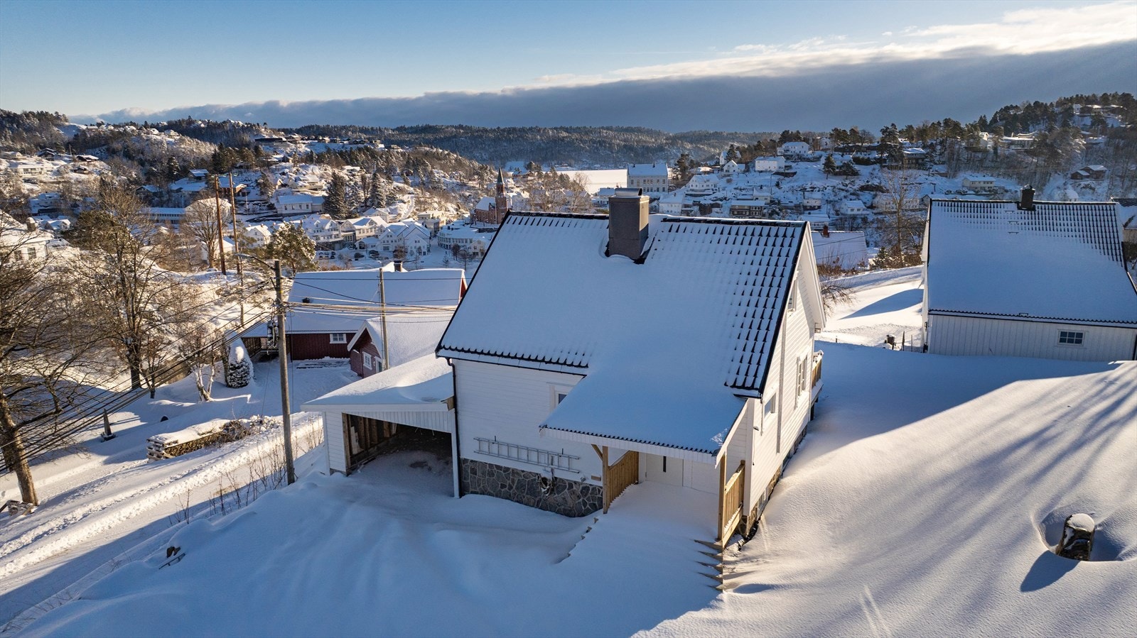 Boligen har en romslig tomt på ca. 1,2 mål Galleribilde