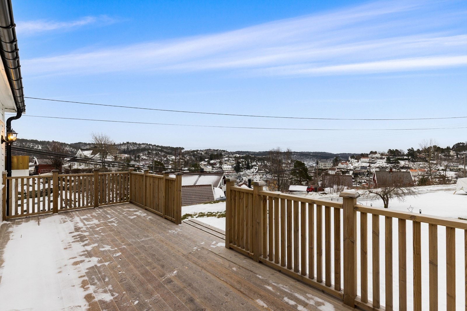 Luftig og fint utsyn retning Tvedestrandfjorden Galleribilde