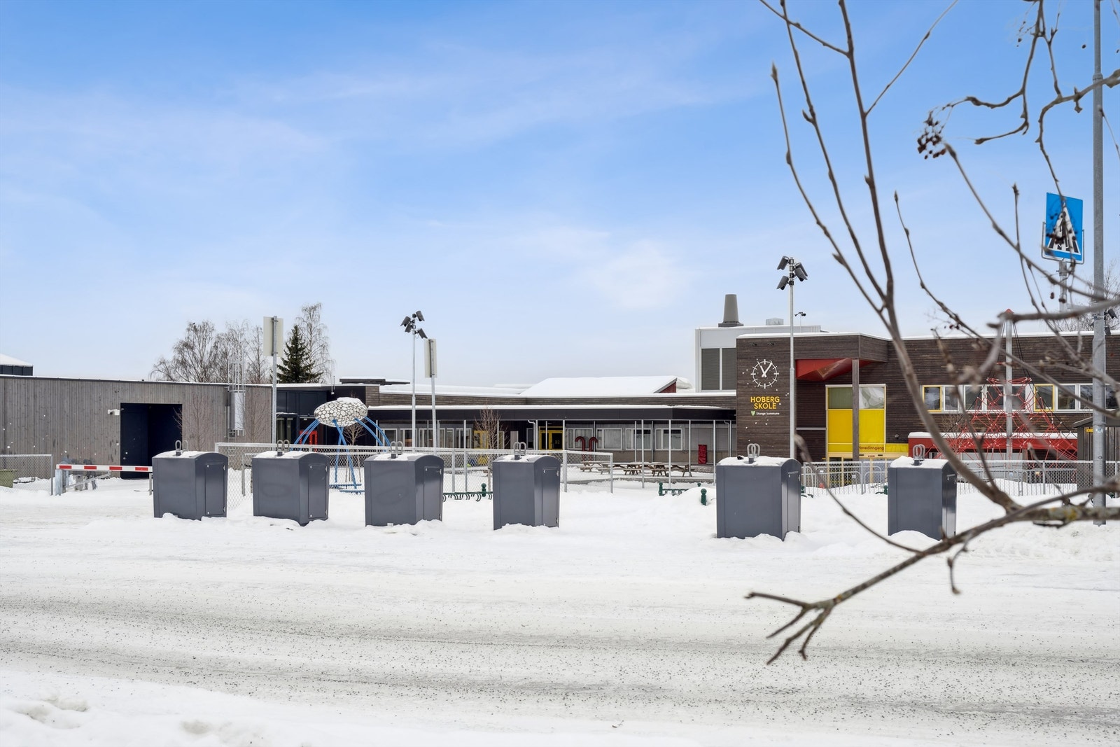 Hoberg barneskole ligger i umiddelbar nærhet Galleribilde