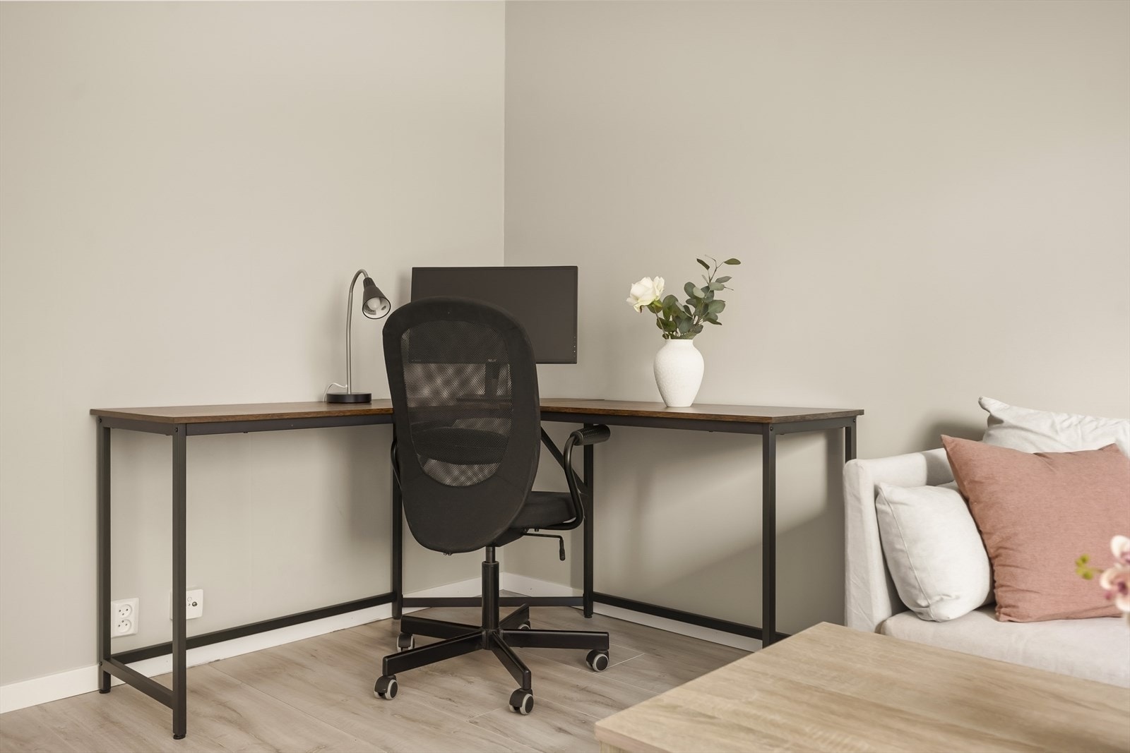 Her er det god plass til en egen arbeidskrok for hjemmekontor. Galleribilde