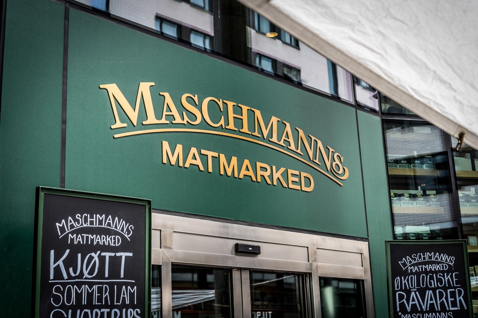 Karenslyst allé på Skøyen og Bygdøy Allé tilbyr et bredt utvalg av butikker, kaféer og restauranter, blant annet Brødbakerne, Kaffebrenneriet, Joe & The Juice og Maschmanns Matmarked. Galleribilde