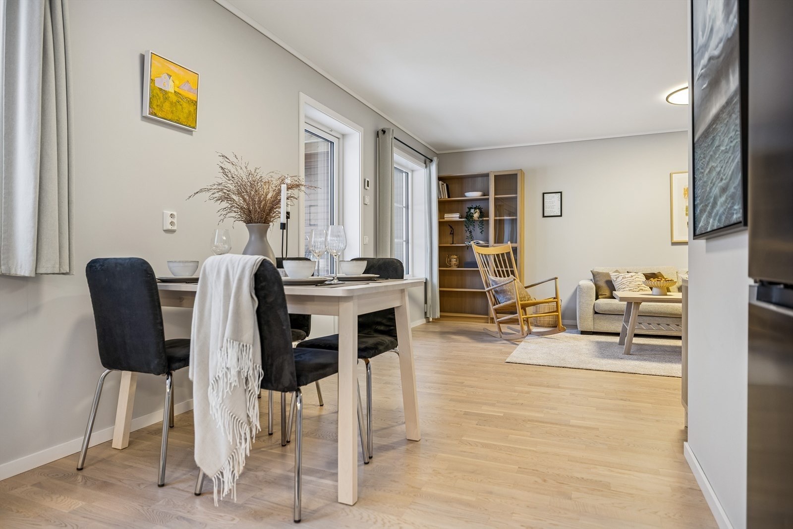 Her er det god plass til et spisebord for hyggelige måltider. Galleribilde