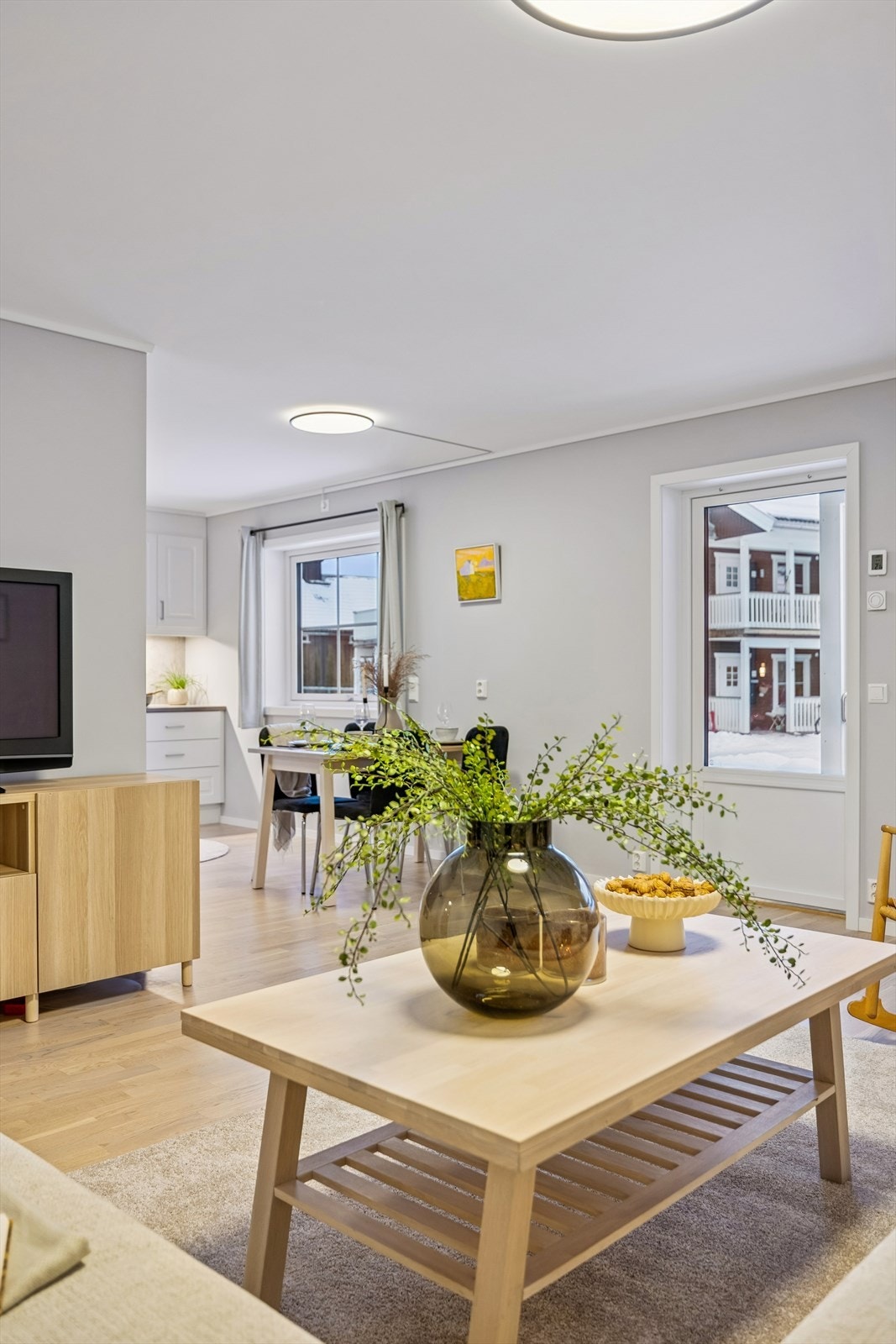 Den åpne løsningen skaper en luftig atmosfære og god romfølelse. Galleribilde