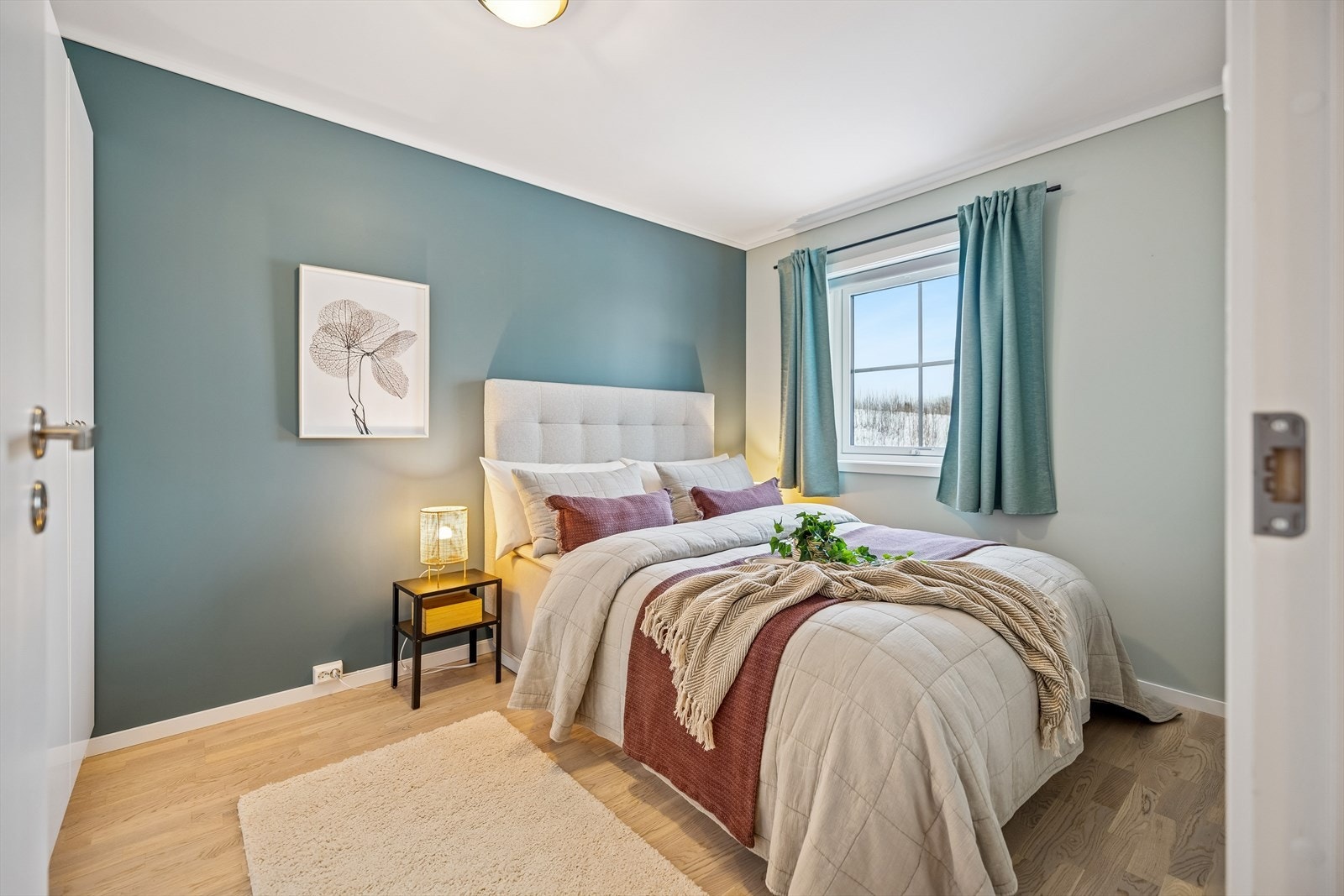 Hovedsoverommet har god plass til dobbeltseng og garderobeløsning. Galleribilde