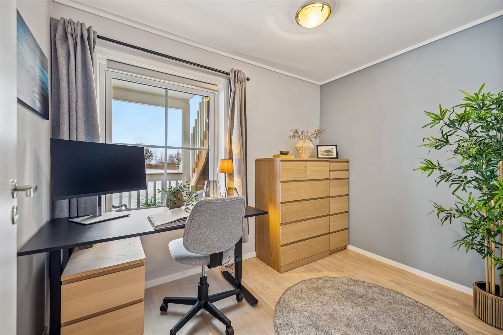 Det andre soverommet egner seg godt som barnerom, gjesterom eller hjemmekontor. Galleribilde