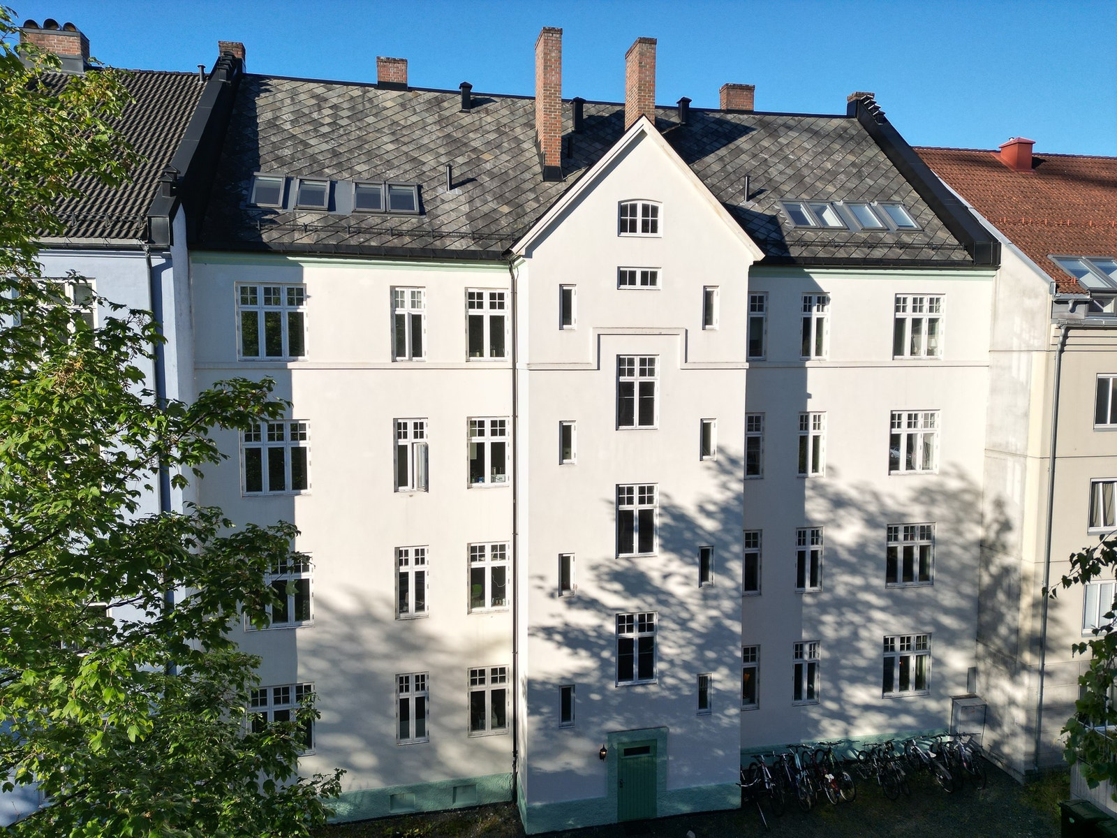 Det er plass til sykkelparkering i bakgården. Galleribilde