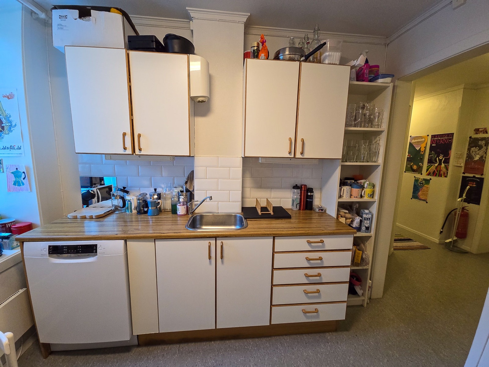 Kjøkken med hvitevarer Galleribilde