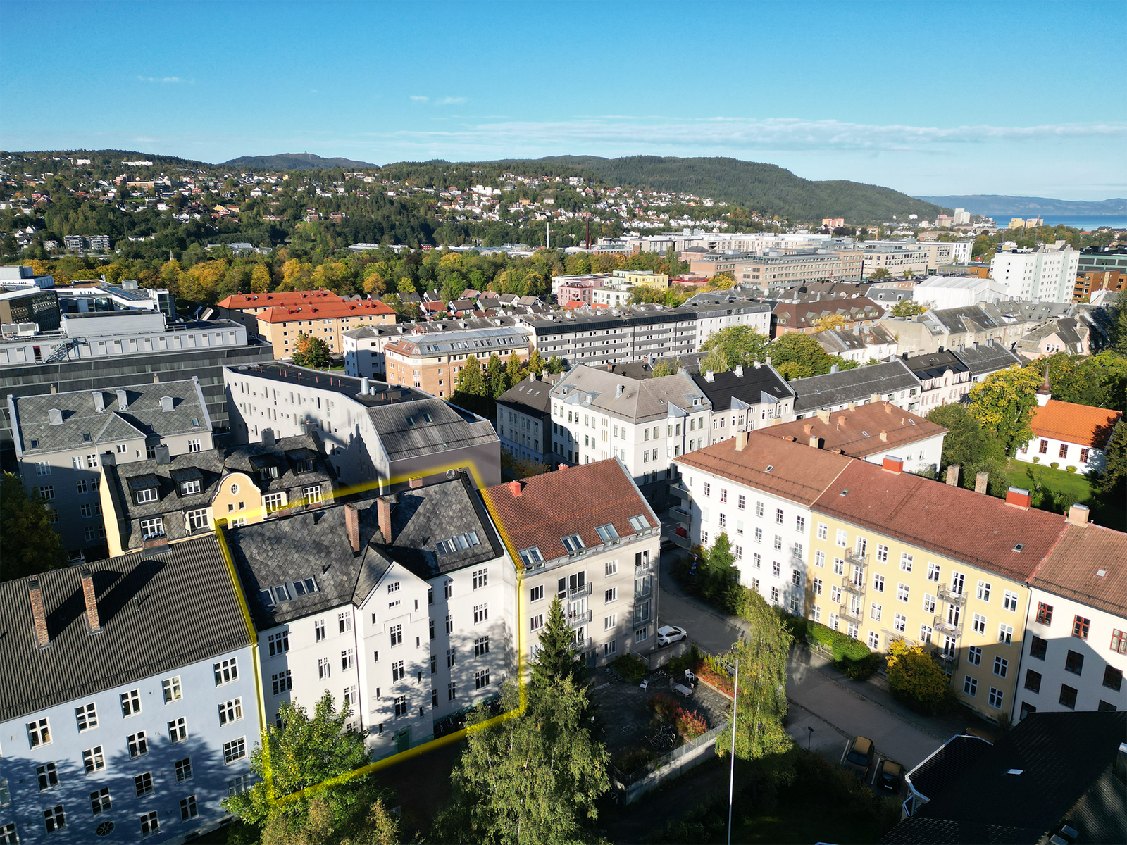 Sentral beliggenhet, med kort gangavstand til både NTNU Handelsskolen, Gløshaugen og St. Olavs hospital. Galleribilde
