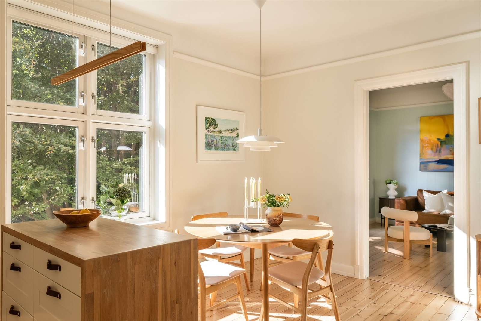 Dette er en rålekker og klassisk 3-roms bygårdsleilighet med god takhøyde og originale tregulv. Galleribilde