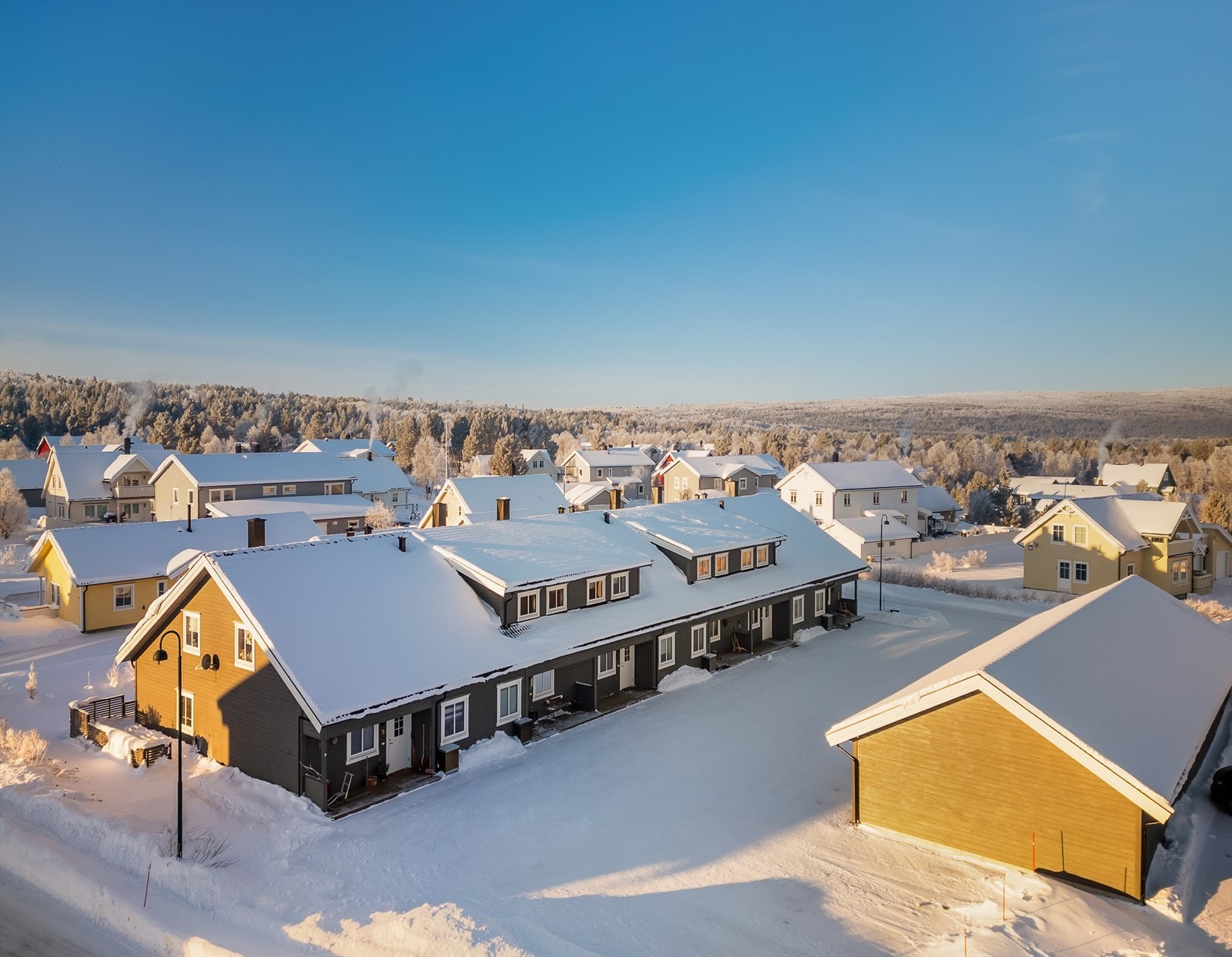 Flott og innholdsrikt rekkehus med attraktiv beliggenhet i Gjøsvika. Galleribilde