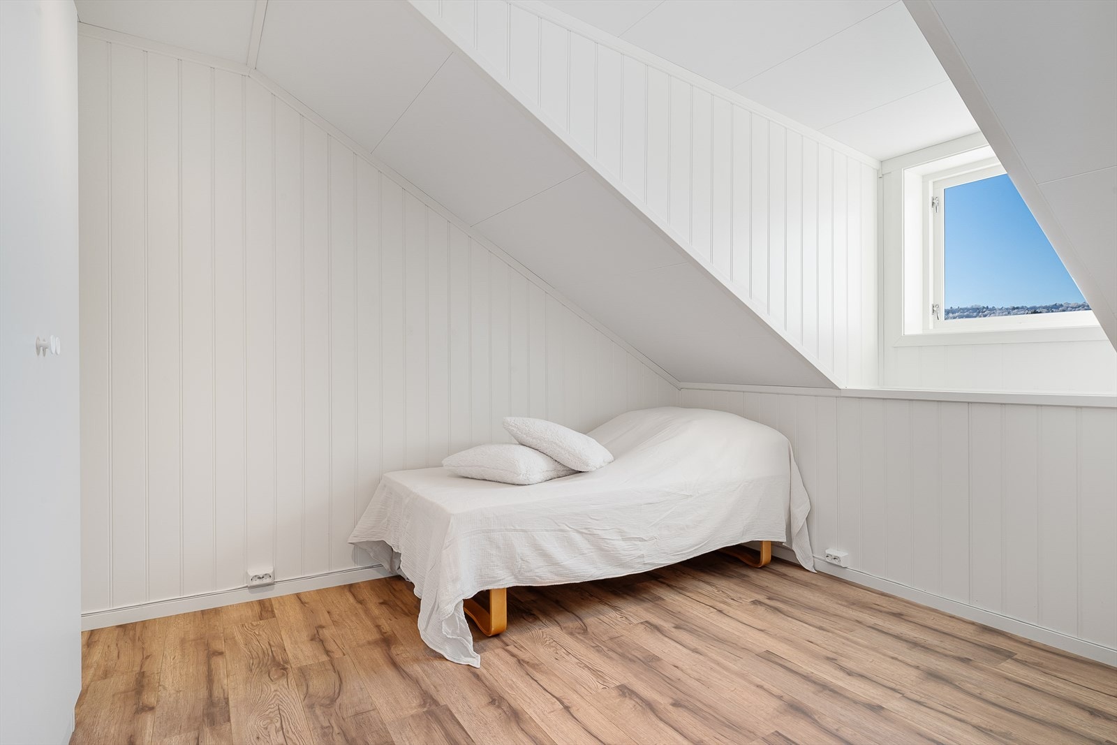 Soverom 2 i 2. etaasje på 8,5 kvm. Galleribilde