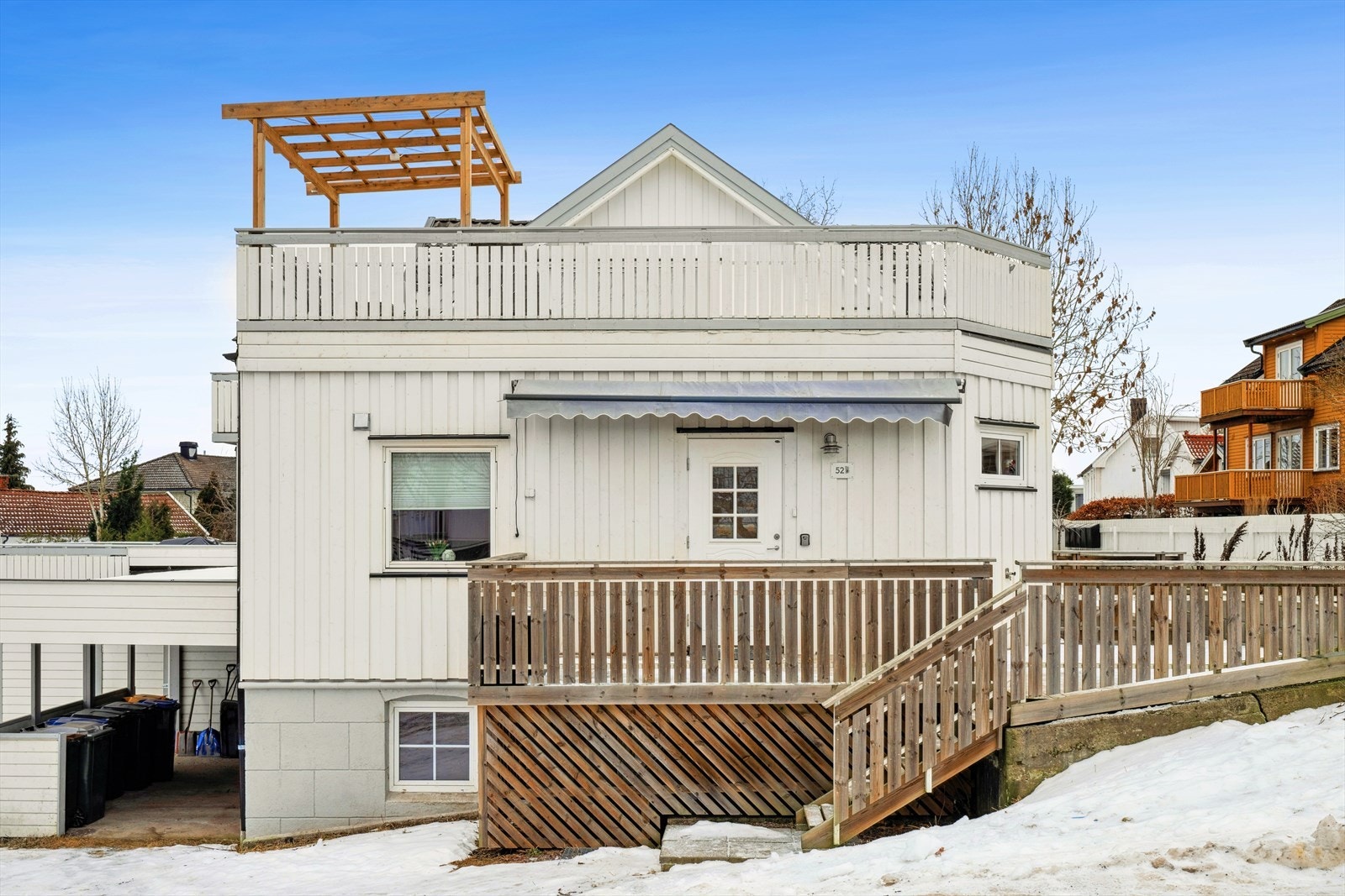 Verandaen har gode solforhold på sommeren. Galleribilde