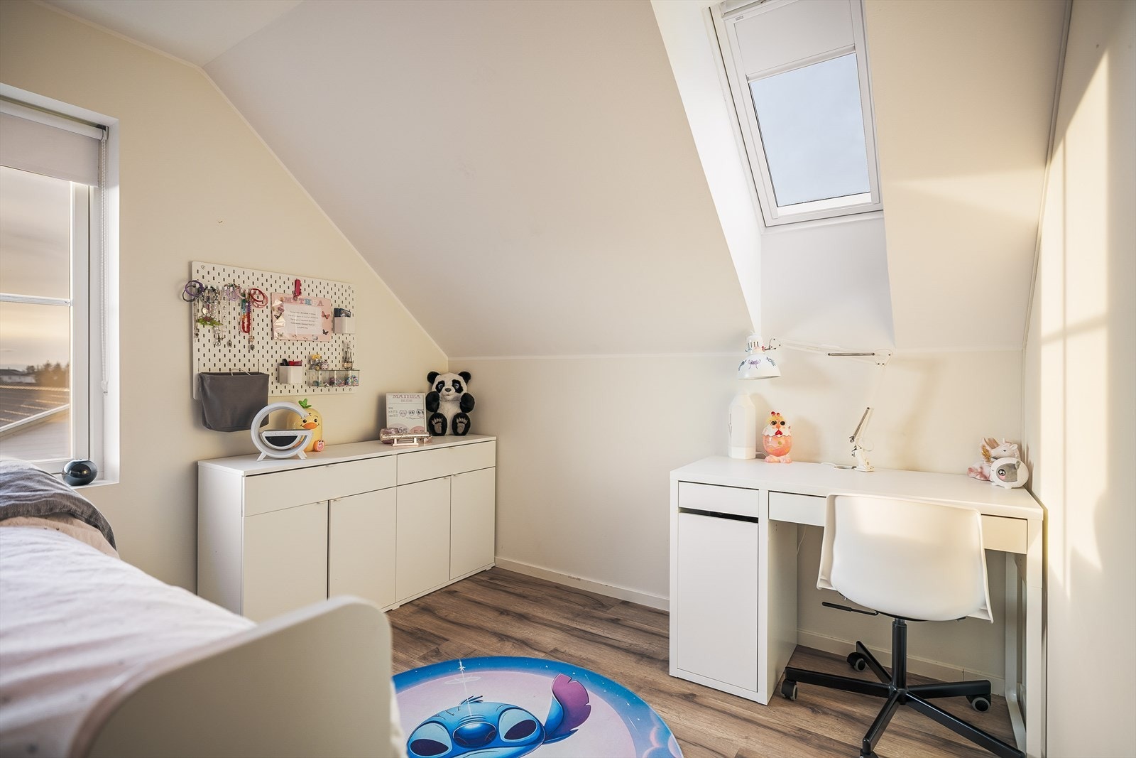 I tillegg har du god plass til skrivepult og eventuelle andre detaljer, dersom det er ønskelig Galleribilde