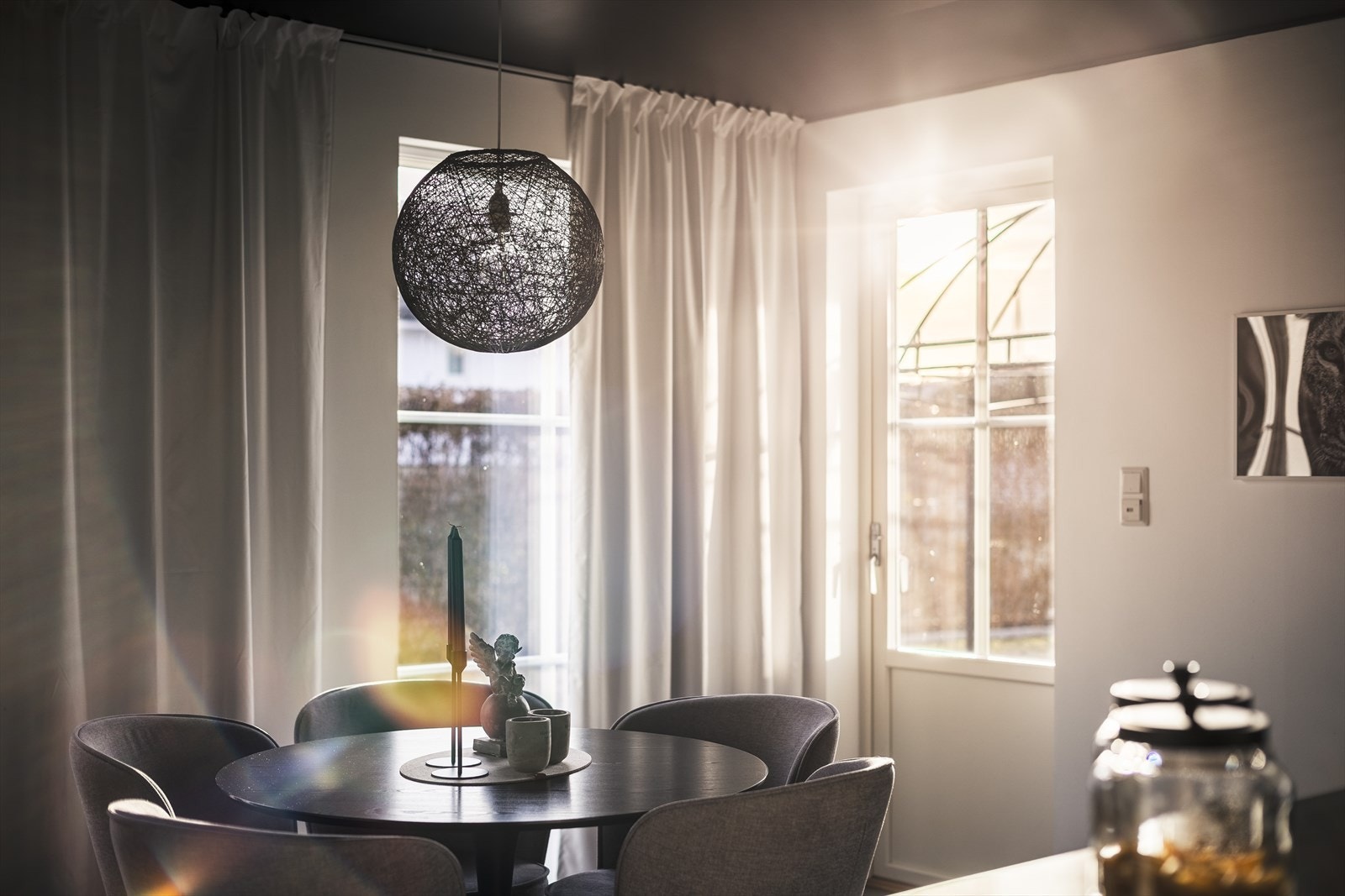 Store vindusflater sikrer rikelig med lysinnslipp! Galleribilde