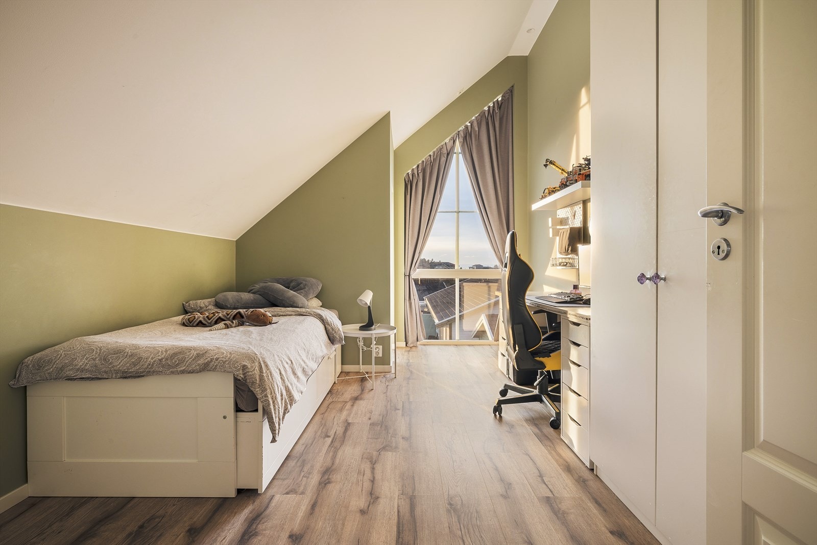 Velkommen inn på et av de tre soverommene i 2.etasjen Galleribilde