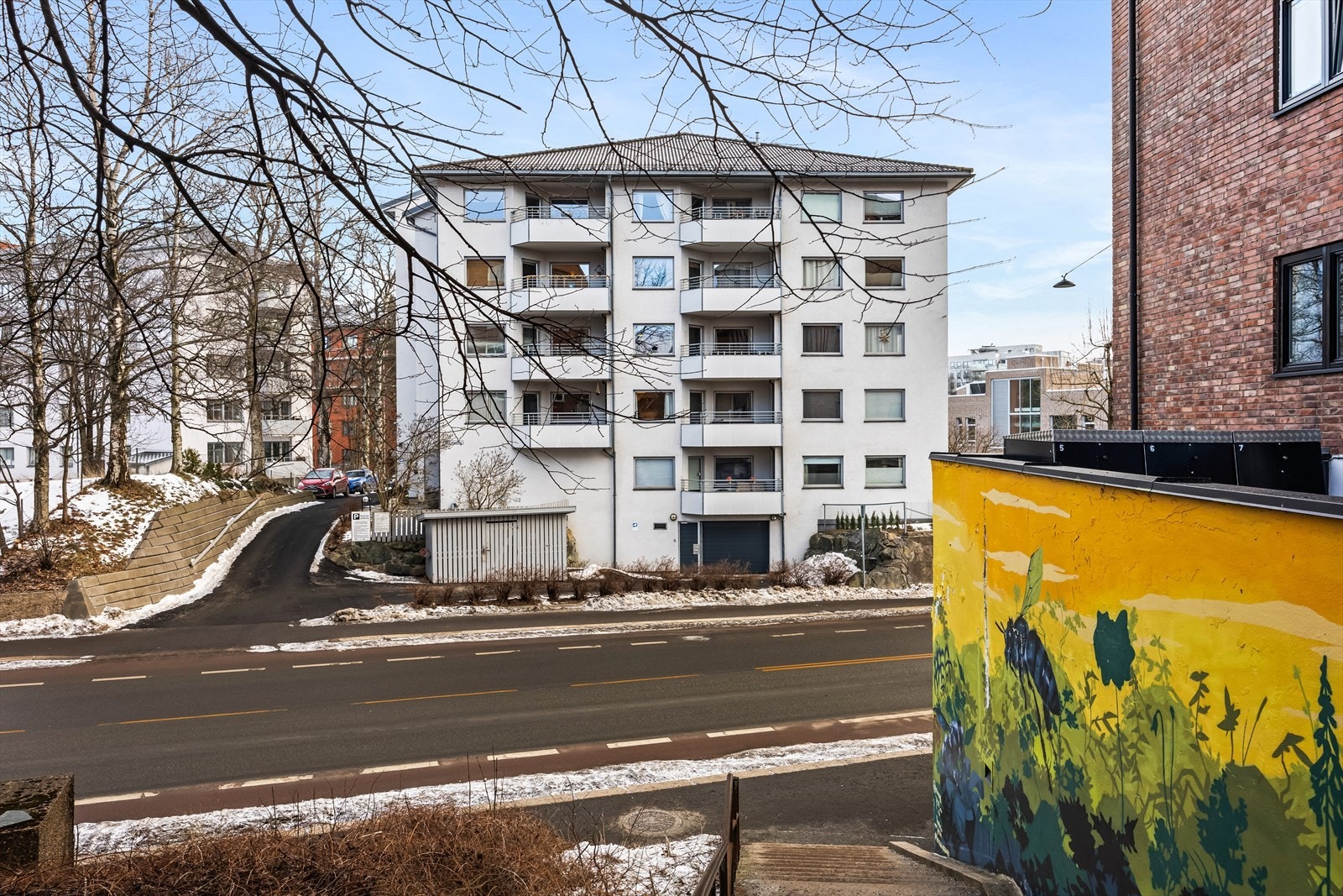 Her bor du med enkel tilgang til det meste hverdagen krever, samtidig som området byr på et hyggelig og urbant bomiljø. Galleribilde