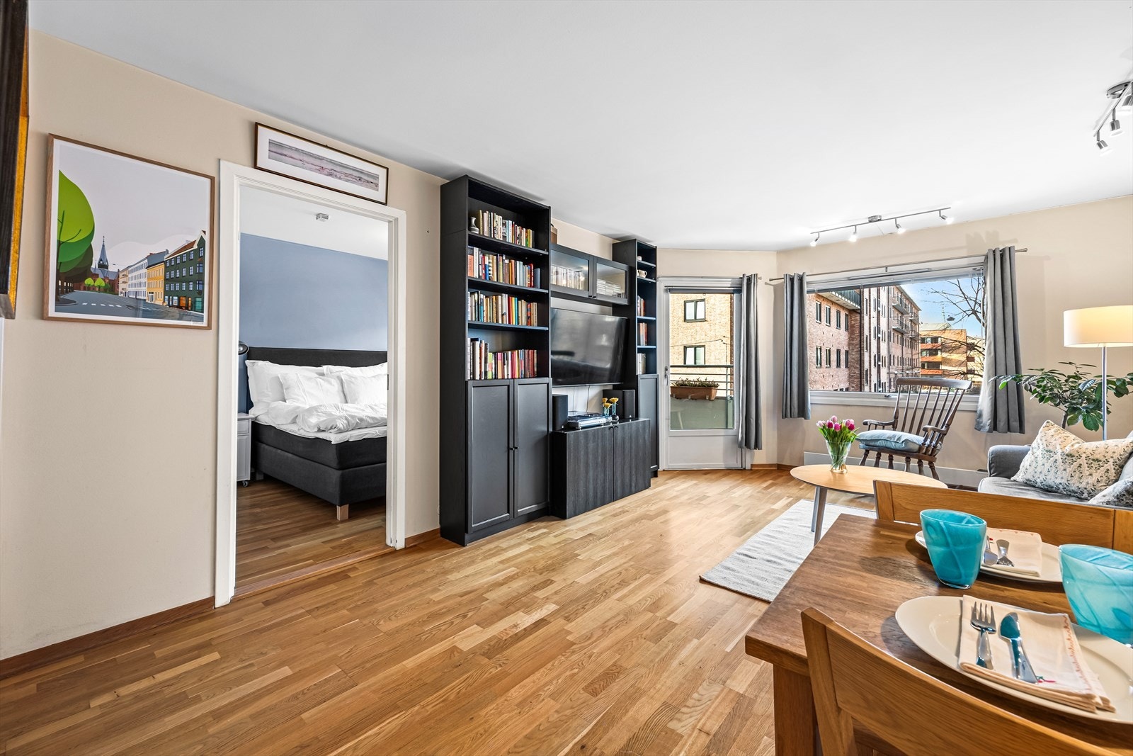 Fra stuen er det adkomst til soverommet. Galleribilde