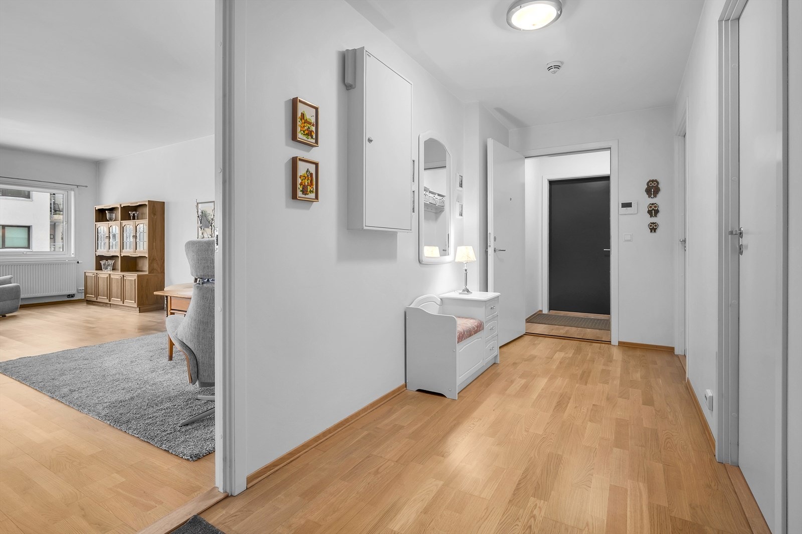 Gangen er av generøs størrelse med fleksible møbleringsmuligheter etter eget behov Galleribilde