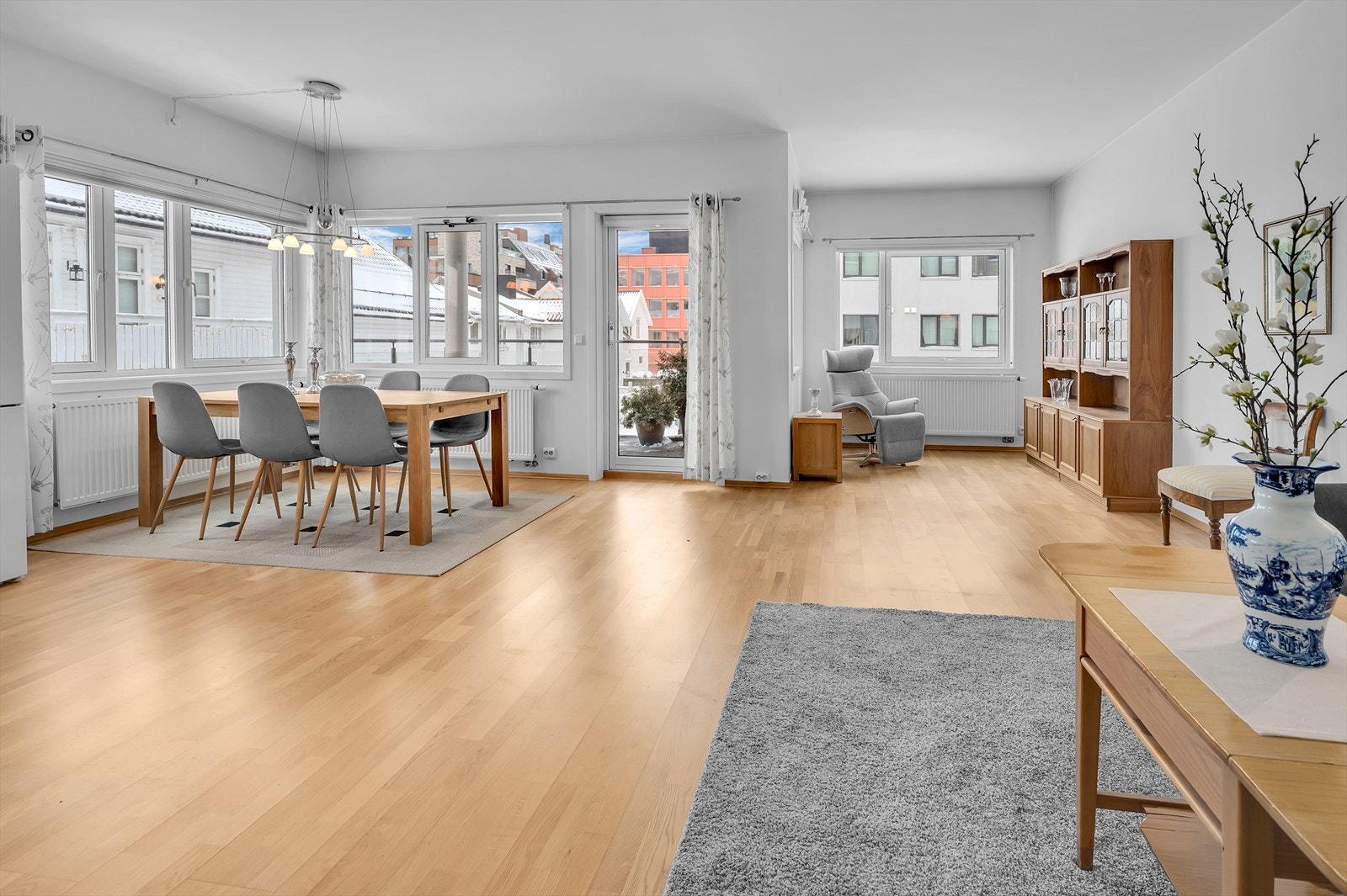 Velkommen til Nygata 7! Leiligheten er presentert av Simon Aarhus v/Aktiv eiendomsmegling avd. Kristiansand. Foto: Linn Sande Galleribilde