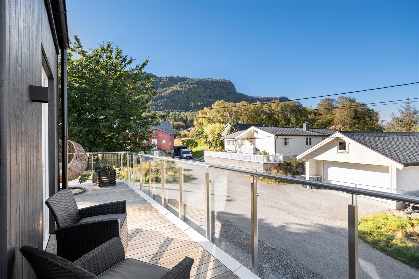 Sørvestvendt veranda med gode solforhold. Galleribilde