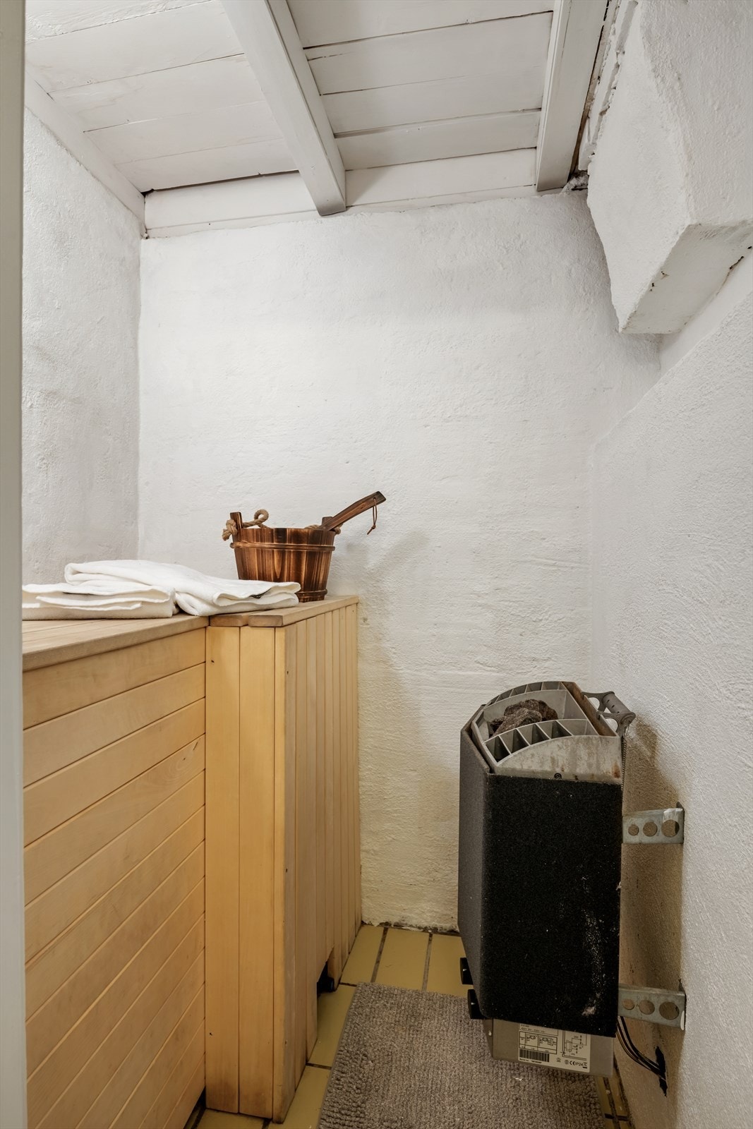 Etter en aktiv dag ute kan man nyte varmen i hyttas egen badstue. Galleribilde